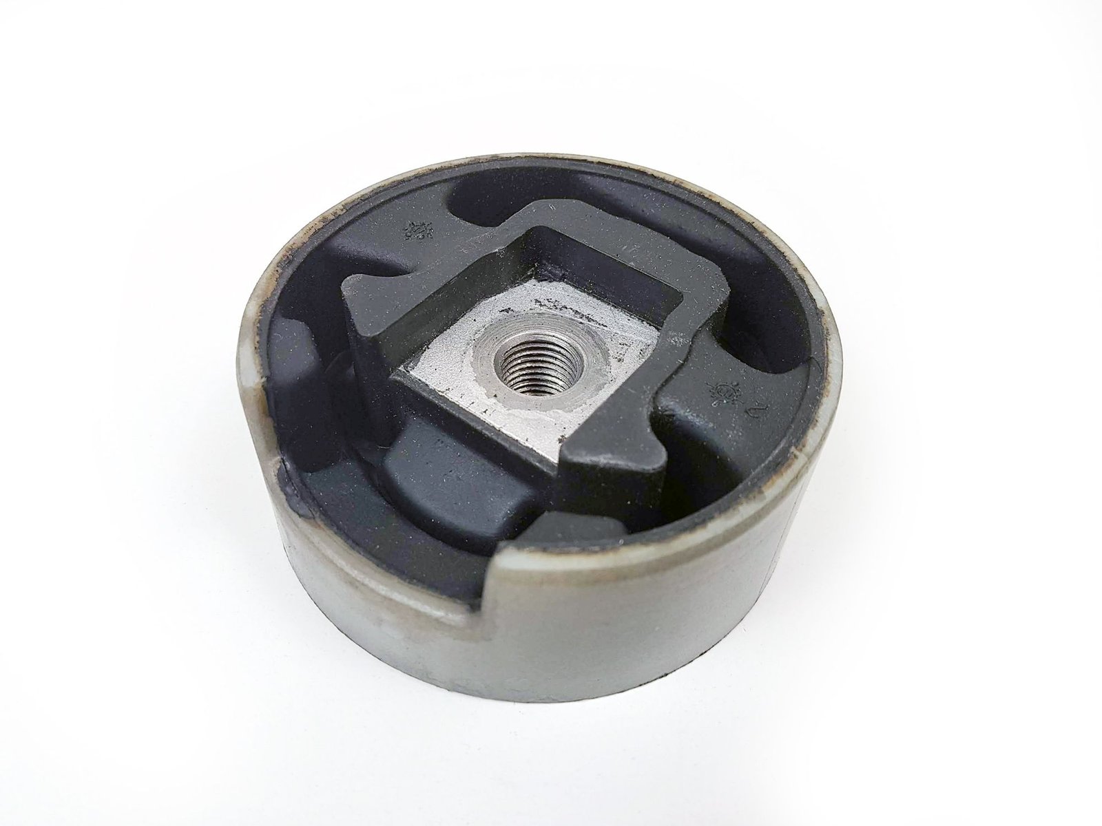 1.4-1.6-1.8-2.0-petrol-upper-rubber-engine-mount-audi-vw-seat-skoda-1k0199868a-6542-p.jpg 1.9 / 2.0 TDI Diesel Upper Rubber Engine Mount – Audi VW Seat Skoda 1K0199868A - Image 1