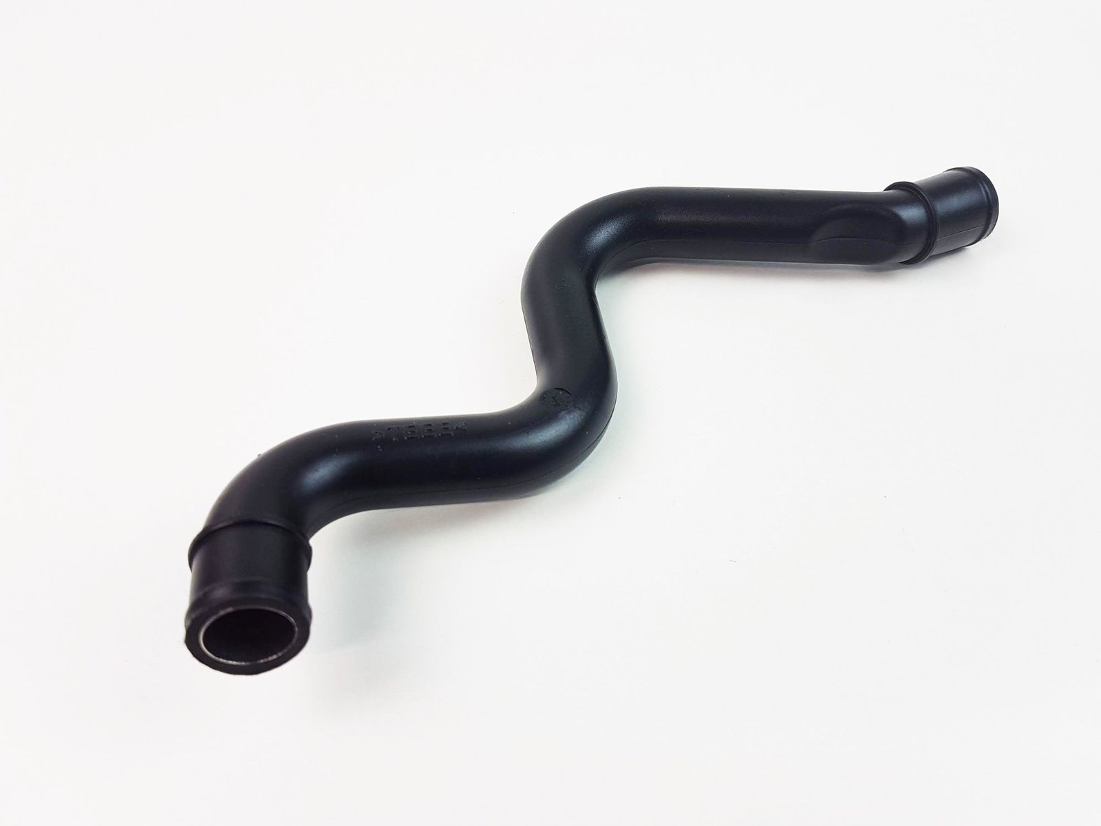 1.8t-150-180bhp-crankcase-breather-vent-hose-pipe-vw-audi-seat-skoda-06a103213af-6626-p.jpg 1.8T 150/180BHP Crankcase Breather Vent Hose Pipe VW Audi Seat Skoda 06A103213AF - Image 1