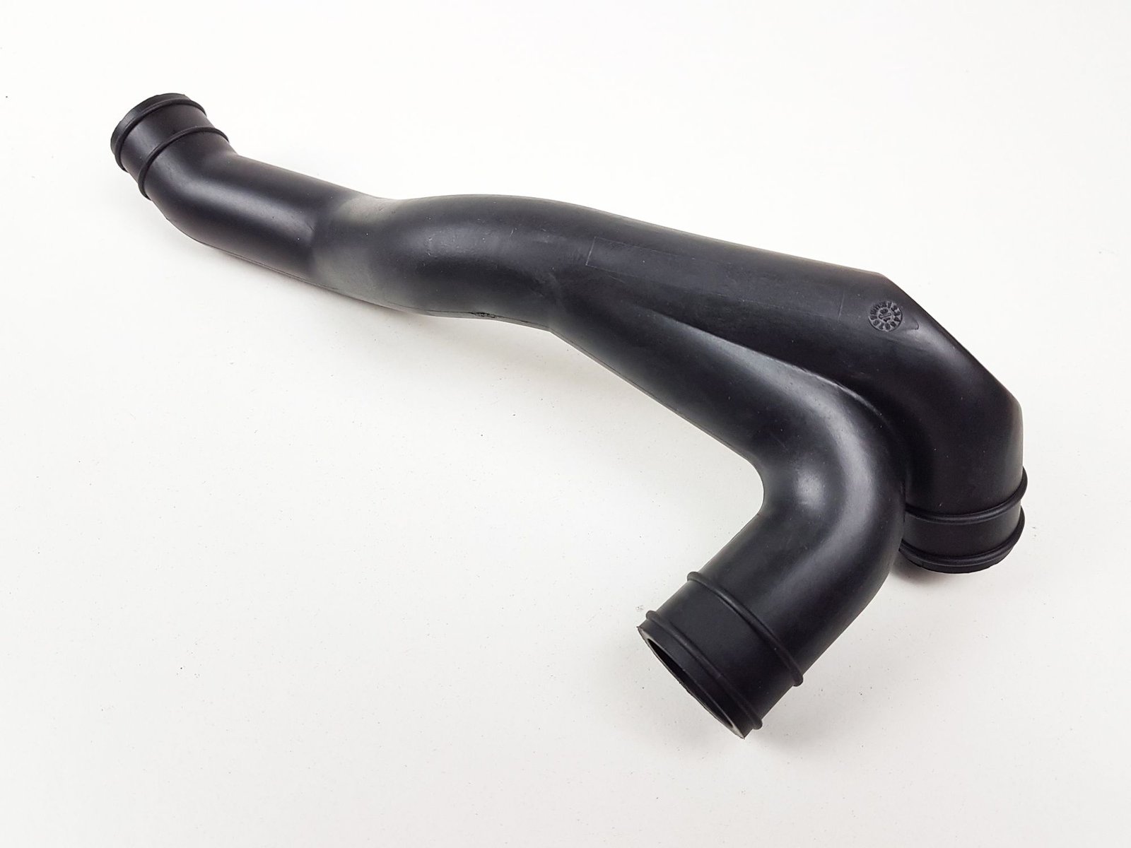 1.8t-pcv-breather-vent-hose-150-180-bhp-a3-tt-golf-bora-leon-octavia-06a103221bh-6070-p.jpg 1.8T PCV Breather Vent Hose 150 180 BHP A3 TT Golf Bora Leon Octavia 06A103221BH - Image 1