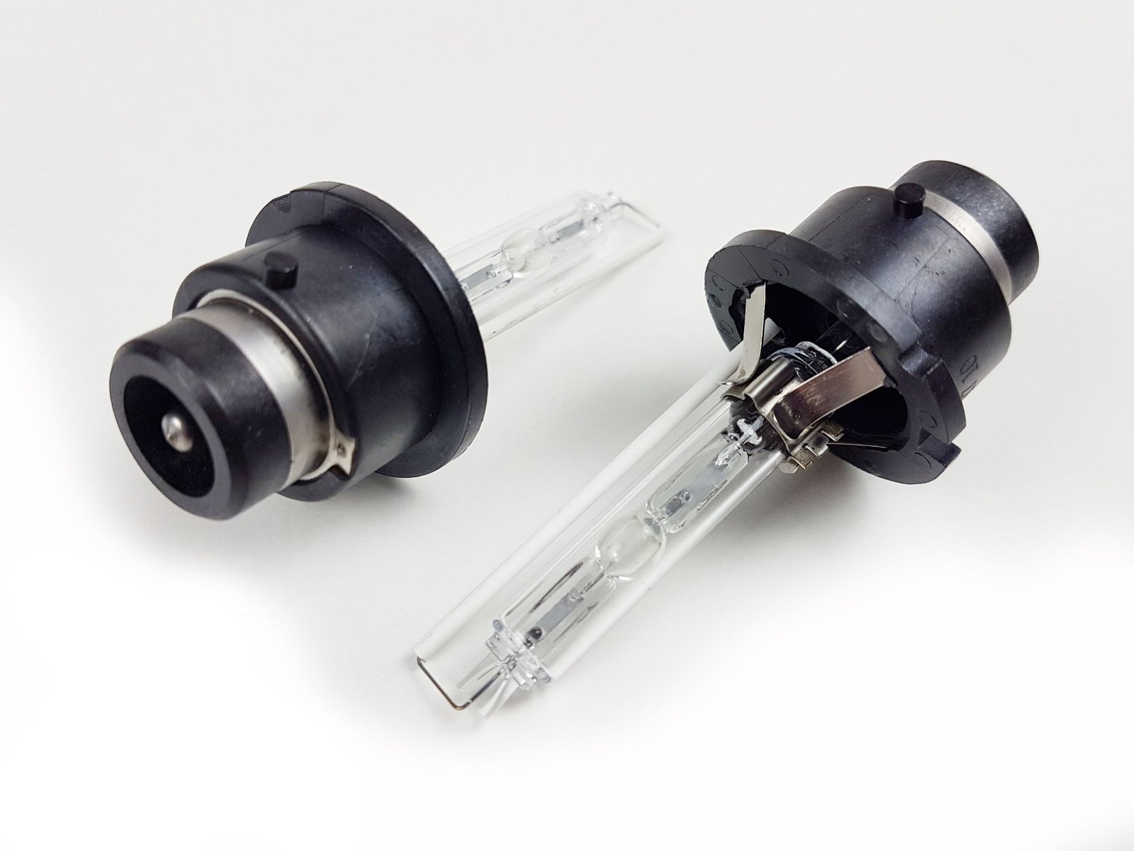 2x-new-d2s-hid-xenon-headlight-bulbs-volkswagen-oem-replacement-35w-6000k-white-5615-p.jpg 2X D2S HID Xenon Headlight Bulbs – Audi OEM Replacement 35W 6000k White - Image 1