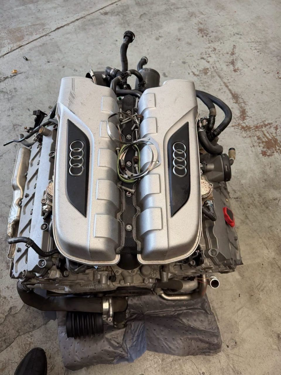 OEM Audi 5.2L V10 FSI Complete Engine - Audi R8 _ Lamborghini Huracán V10 OEM Audi 5.2L V10 FSI Complete Engine - Audi R8 / Lamborghini Huracán V10 - Image 1