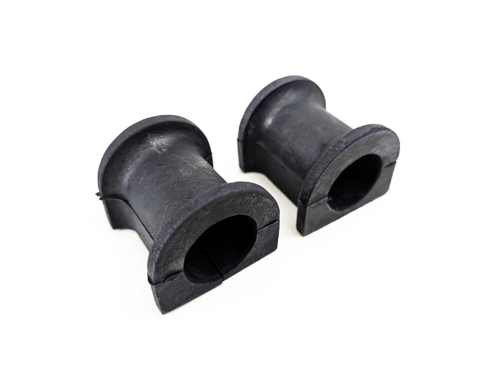 PXL_20241002_104317455.jpg 2X Rear Inner Anti-Roll Bar Bushes 28mm – VW T5 / T6 Transporter Van- 7H5511413C - Image 1