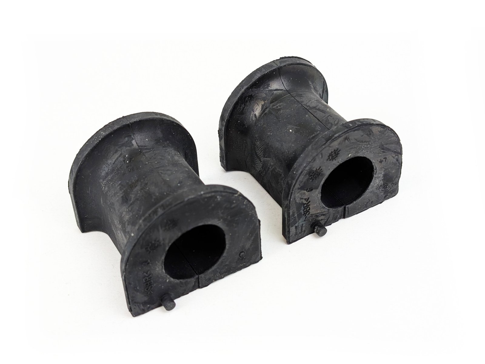 PXL_20250117_124348899.jpg 2X Rear Inner Anti-Roll Bar Bushes 22mm – VW T5 / T6 Transporter Van 7H5511413B - Image 1