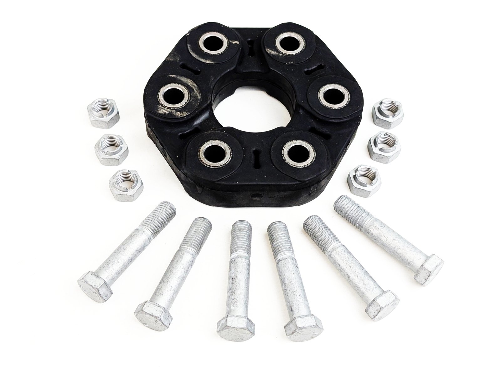 PXL_20250424_102306248.jpg BMW 1, 2, 3, 5 Series Centre Propshaft Doughnut Coupling Bush and Bolts 7511454 - Image 1